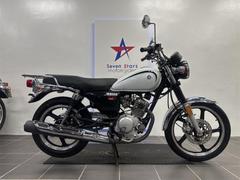 ヤマハ　ＹＢ１２５ＳＰ　ガソリン残量メーター付き　シフトポジション表示　フロントディスクブレーキ　ヘッドライトＯＮＯＦＦ機能　リアキャリア