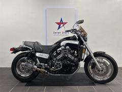 ヤマハ　ＶＭＡＸ　ＪＹＡ２ＷＥ　１３５馬力　左右２本出しカスタムマフラー　ＬＥＤヘッドライト　リアサス　スクリーン付き　前後ディスク
