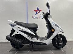 ＫＹＭＣＯ　ＧＰ１２５　ＦＩ　ガソリン残量メーター付き　タコメーター付き　フロントディスクブレーキ　インジェクション搭載　サイドスタンド付き