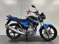 ヤマハ　ＹＢＲ１２５　ガソリン残量メーター付き　フロントディスクブレーキ　ヘッドライトＯＮＯＦＦ機能　シフトポジション表示　タコメーター付