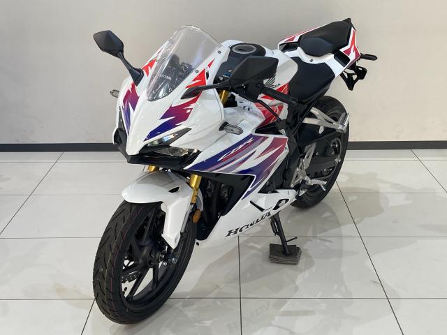ホンダ CBR250RR 2025モデル パールグレアホワイト