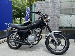 スズキ　ＧＮ１２５Ｈ　マッドブラックカスタム　ショート管　タックロール　リアキャリア装備