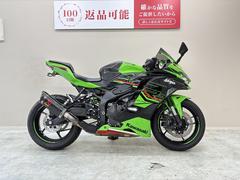 カワサキ　ニンジャＺＸ−４ＲＲ　ＫＲＴエディション　カスタムマフラー　バックステップ　カーボンタンクカバー　ラジエータガード　フェンダーレス