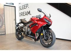 ＴＲＩＵＭＰＨ　デイトナ６６０　純正アクセサリー装着　認定中古車　２０２４年モデル　Ｃａｒｎｉｖａｌ　Ｒｅｄ／Ｓａｐｐｈｉｒｅ　Ｂｌａｃｋ