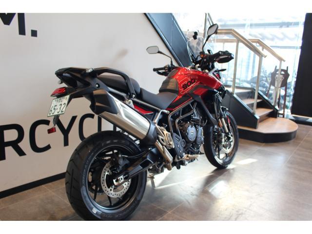 タイガー900GT 2024年モデル アクセサリー装着 認定中古車 Carnival Red／Sapphire Black