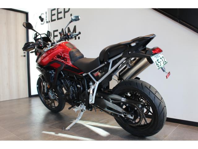 タイガー900GT 2024年モデル アクセサリー装着 認定中古車 Carnival Red／Sapphire Black