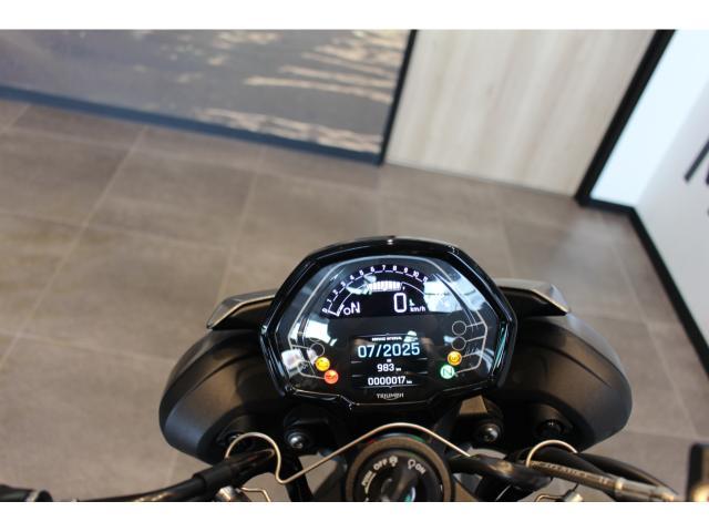 ストリートトリプルR 純正アクセサリー多数装備 認定中古車 2024年モデル ABS Silver Ice