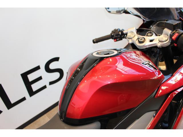 デイトナ660 認定中古車 Carnival Red ／ Sapphire Black