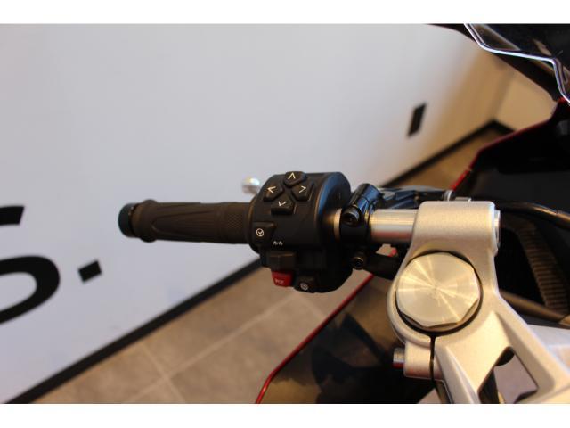 デイトナ660 認定中古車 Carnival Red ／ Sapphire Black