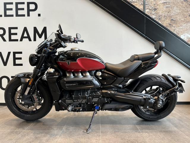 TRIUMPH ロケット3ストームGT