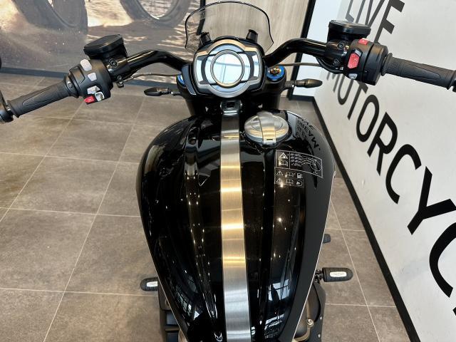TRIUMPH ロケット3ストームGT