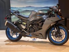 カワサキ　Ｎｉｎｊａ　ＺＸ−６Ｒ　２０２６年モデル　メタリックマットダークグレー　×　エボニー