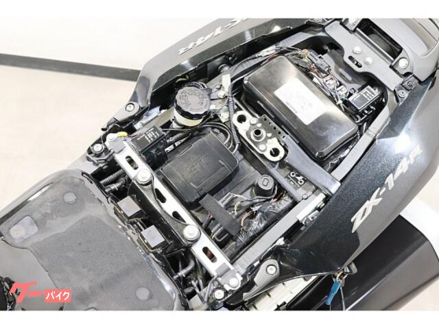 ぴーやん 写真] kawasaki-ninja-zx25r-200901 │ ニンジャZX-25Rの車体は