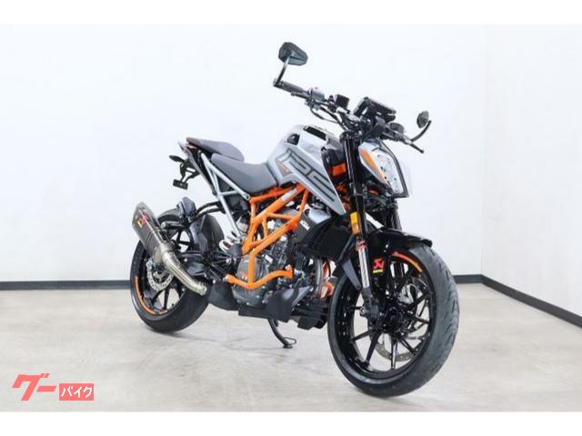 １２５デューク　２０２２モデル　ＡＢＳ・フェンダーレス・アクラポサイレンサー