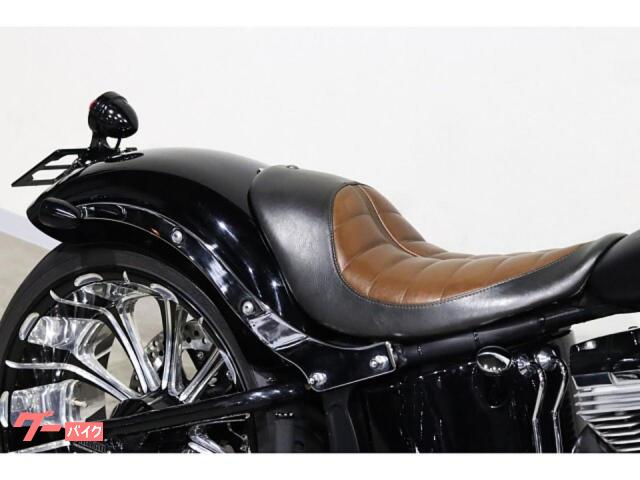 Deluxe | Black Gold Harley-Davidson®