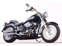 ＨＡＲＬＥＹ−ＤＡＶＩＤＳＯＮ　ＦＬＳＴＦ　ファットボーイ　ＴＣ９６Ｂ　Ｓｃｒｅａｍｉｎ　Ｅａｇｌｅスリップオンマフラー　ビビッドブラック