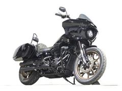 ＨＡＲＬＥＹ−ＤＡＶＩＤＳＯＮ　ＦＸＬＲＳＴ　ソフテイル　ローライダーＳＴ　ＣＯＢＲＡマフラー　チューニング済　１０．５インチライザー　Ｓａｄｄｌｅｍｅｎシート