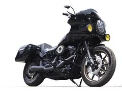 ＨＡＲＬＥＹ−ＤＡＶＩＤＳＯＮ　ＦＸＬＲＳ　ソフテイル　ローライダーＳ　ＲＴ仕様　ＴＢＲ　２ＩＮ１マフラー　サドルマン　ブラックパレードコラボシート