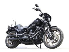 ＨＡＲＬＥＹ−ＤＡＶＩＤＳＯＮ　ＦＸＬＲＳ　ソフテイル　ローライダーＳ　２０２２ｙ　クラブスタイル　コブラマフラー　サドルマンシート　ライザーハンドルカスタム