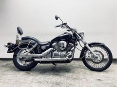 ヤマハ　ドラッグスター２５０／ＶＧ０２Ｊ／スラッシュカットマフラー／バックレスト