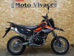 カワサキ　Ｄトラッカー１２５　２０１４年モデル　フューエルインジェクション　空冷単気筒　キャンディバーントオレンジ