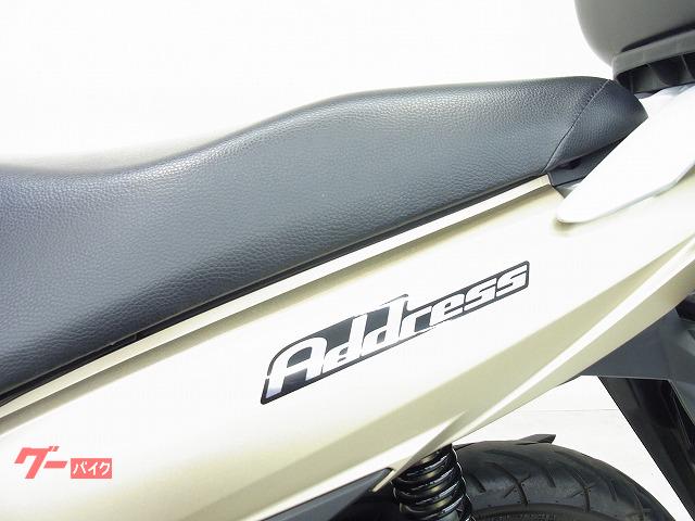 中型バイク　アドレスv110 白 リアボックス付き、自賠責2年付き シート良好 中型バイクアドレスv110 白 リアボックス付き、自賠責2年付き