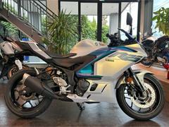 ヤマハ　ＹＺＦ−Ｒ２５　２０２５年　マットパールホワイト