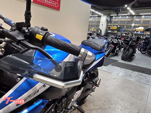 スズキ GSR750 ヨシムラマフラー装備 ナイトロンリア