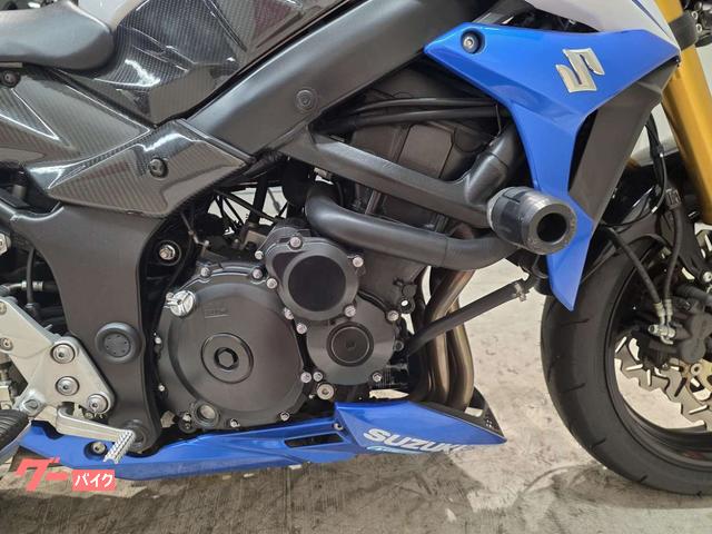スズキ GSR750 ヨシムラマフラー装備 ナイトロンリア スズキ GSR750 ヨシムラマフラー装備 ナイトロンリア