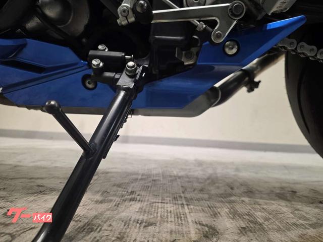 スズキ GSR750 ヨシムラマフラー装備 ナイトロンリア スズキ GSR750 ヨシムラマフラー装備 ナイトロンリア