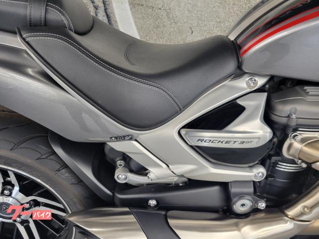 TRIUMPH ロケット3 GT 3気筒2458cc バーエンドミラー