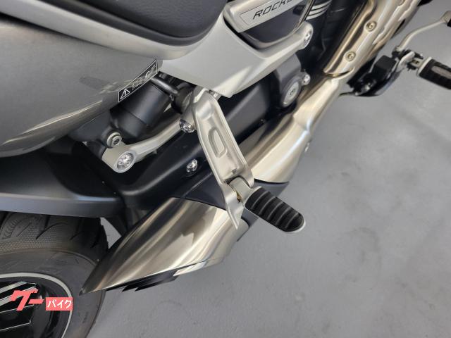TRIUMPH ロケット3 GT 3気筒2458cc バーエンドミラー