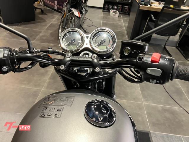 TRIUMPH ボンネビルT120 ブラック マットシルバーアイス