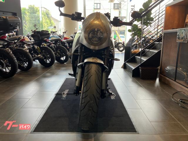 TRIUMPH ロケット3 R 社外品外装・クルーズコントロール