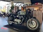 ボンネビルT120 2026年モデルLEDヘッドライト スポークホイール 二連メーター ニーパッド USB電源 キャプトンマフラー