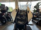 スラクストン400 2026年モデル バーエンドミラー LEDヘッドライト グラブバー シングルシートカウル 倒立フォーク