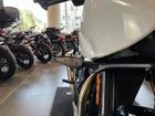スラクストン400 2026年モデル バーエンドミラー LEDヘッドライト グラブバー シングルシートカウル 倒立フォーク