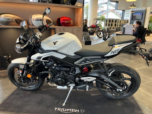 ストリートトリプル765R クリスタルホワイト