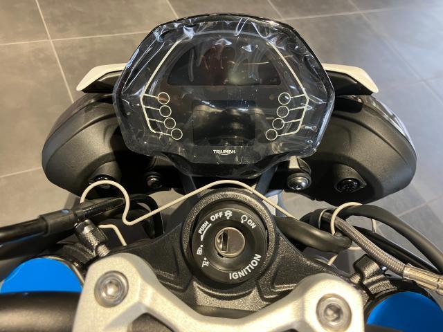 ストリートトリプル765R クリスタルホワイト