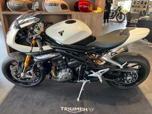 スピードトリプル1200RR