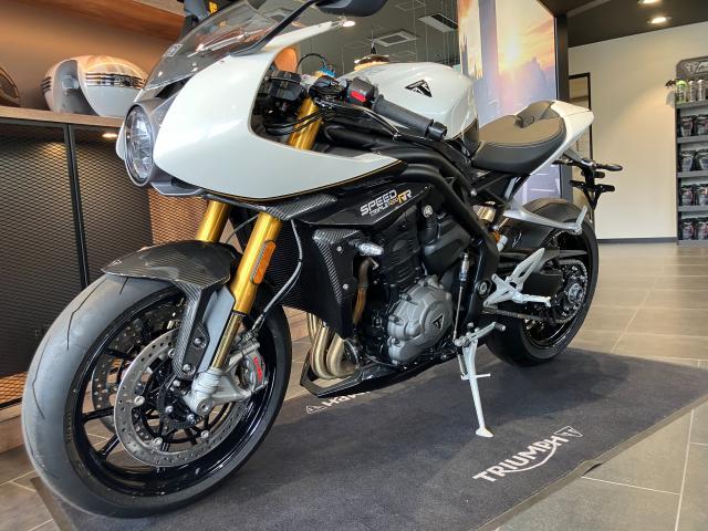 スピードトリプル1200RR