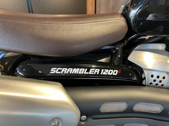 スクランブラー1200X サファイアブラック