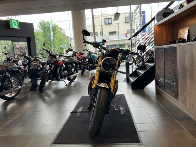 スピードツイン1200RS サファイアブラック