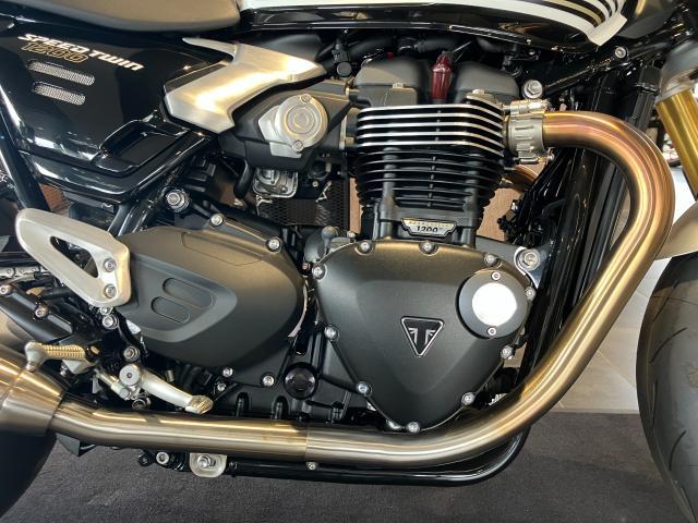 スピードツイン1200RS サファイアブラック