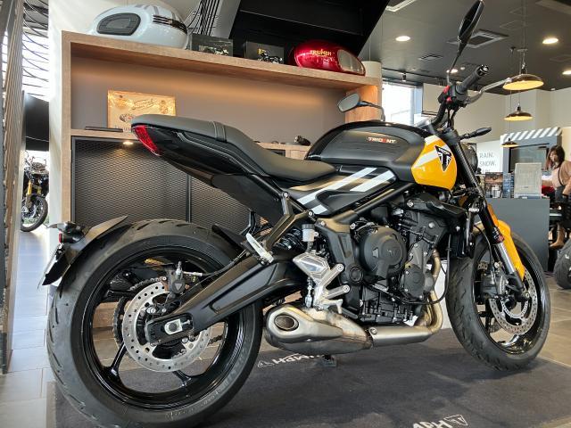 トライデント660 エンジンスライダー エンジンカバー