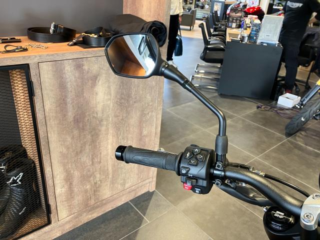 トライデント660 エンジンスライダー エンジンカバー