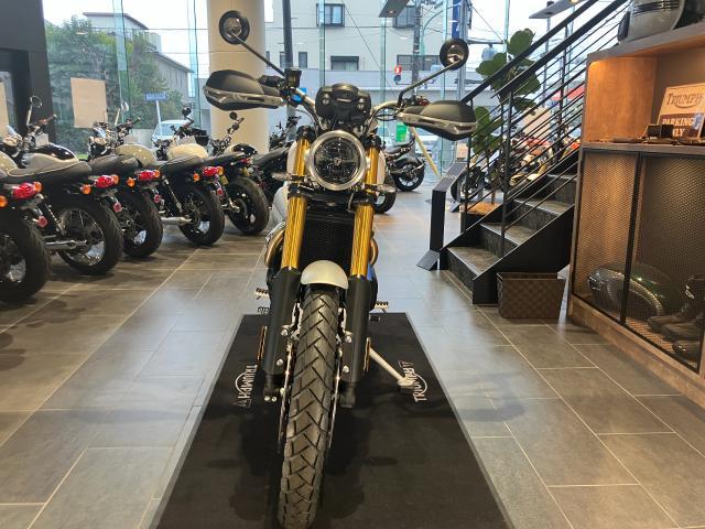 スクランブラー1200XE マットカーキ