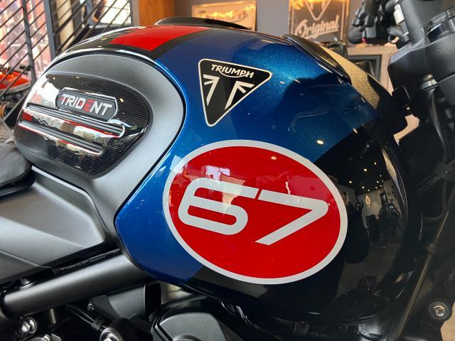 トライデント660 トリビュート黒 社外品コンフォートシート 社外品ニーパッドタンクパッド エンジンガード スライダー ETC