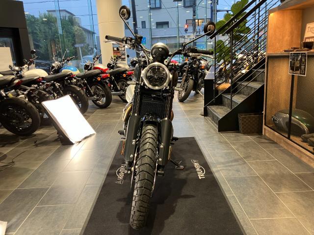 スクランブラー1200X マットカーキ lEDヘッドライト スポークホイール モード切替 デジタルメーター グラブレール