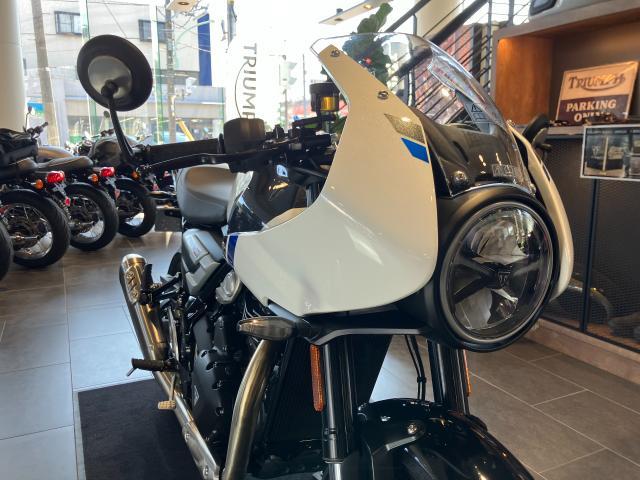 スラクストン400 2026年モデル LEDヘッドライト LEDウィンカー シングルシートカウル